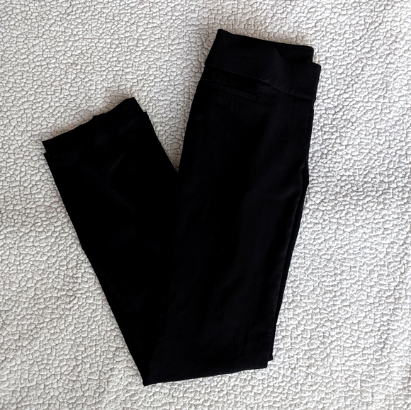 Apt. 9 Black Straight Leg Pull On pants (size 2) - Picture 1 of 8